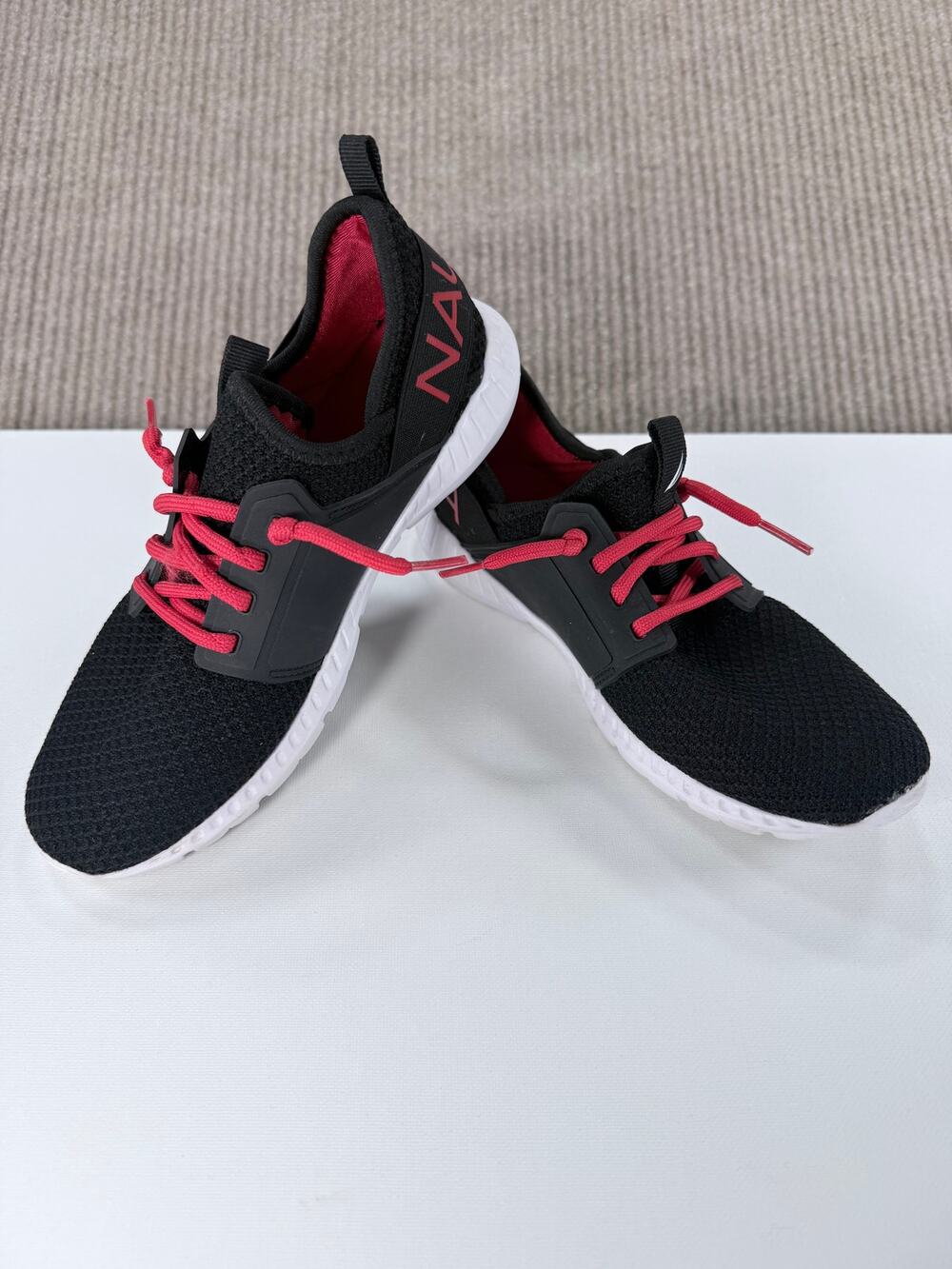 Nautica Kids Youth Size 2 Athletic Slip On Sneakers